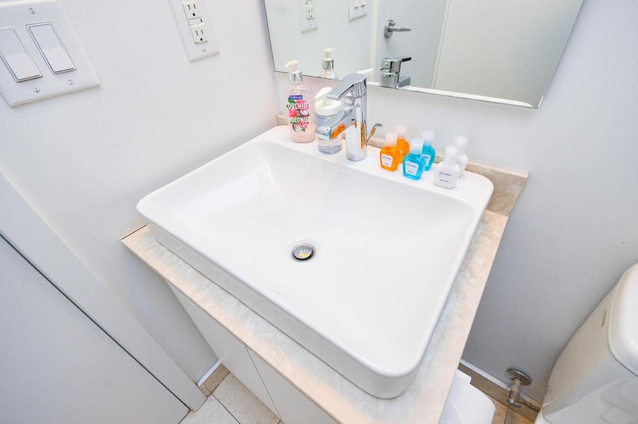 Downtown Toronto Condo Near Cn Tower, Mtcc, Rogers Center , Union Station Esterno foto